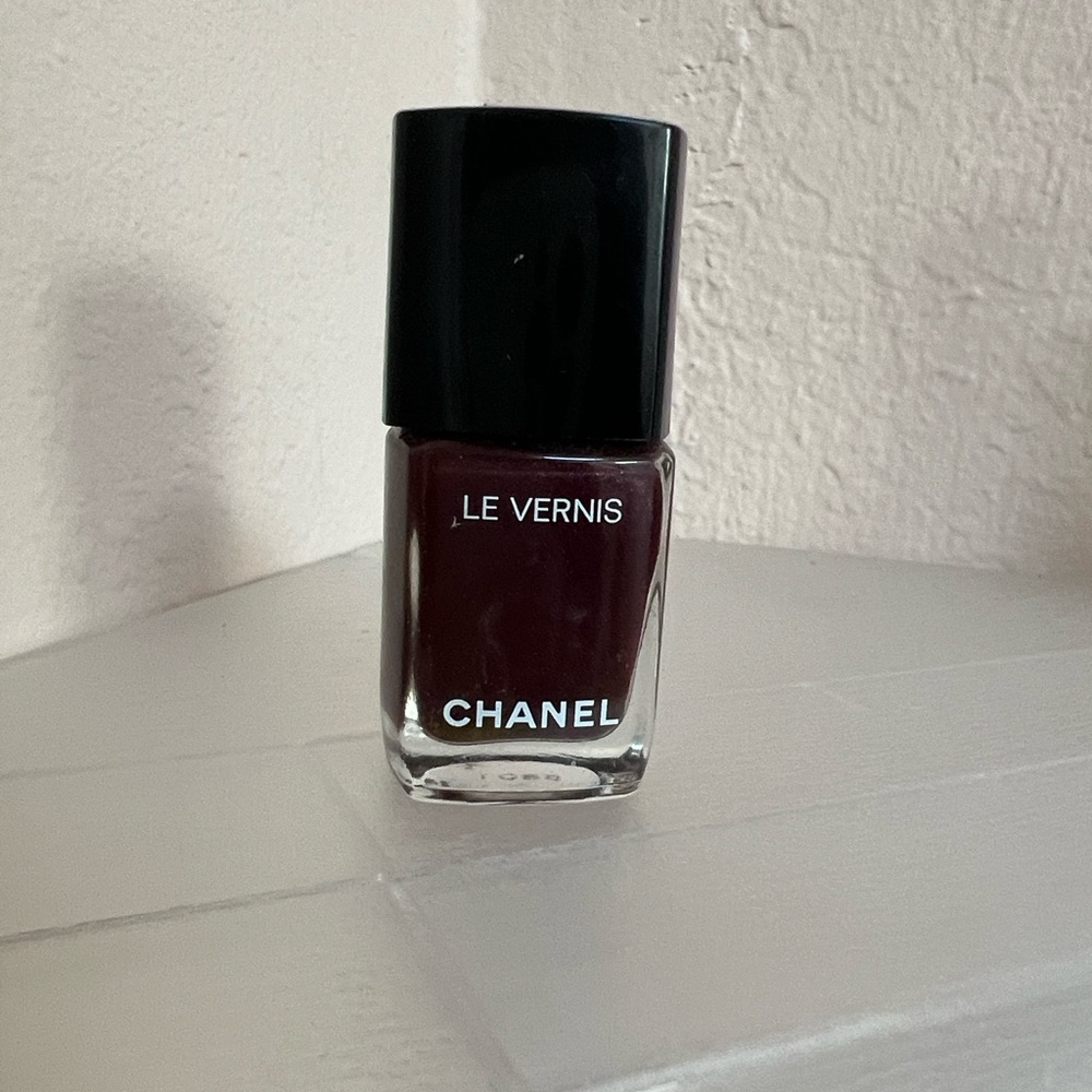 CHANEL Le Vernis in Vamp - Picture 6 of 6
